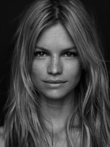 190116-MarianSell-NadineLeopold-04-BW.thumb.jpg.eba2fb7627eef6b1d631d8dea4dfad1c.jpg