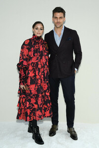 Olivia+Palermo+Valentino+Front+Row+Paris+Fashion+8dp0bv7mYXHx.jpg