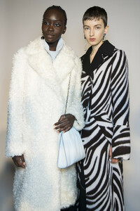 1922837655_phillip-lim-bks-v-rf19-4103(1).thumb.jpg.e314ef3daf39c4f2959032259008ca73.jpg