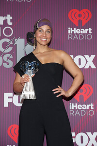 Alicia+Keys+2019+iHeartRadio+Music+Awards+mfY3NK7SiZxx.jpg