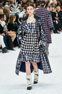 Sara Dijkink Chanel Fall 2019 RTW PFW.jpg