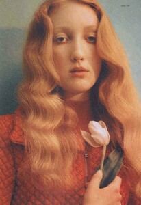 1982704414_00_THEHIVE_MODELS_LORNAFORAN_EDITORIAL_LORNAFORANTANKBYLENACEMERYANDSARAGILMOUR.thumb.jpg.96117595852a8c5a5949696f2e26b237.jpg