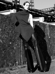1991340209_18_THEHIVE_MODELS_KAYSMETSERS_BOOK.thumb.jpg.ca745105b6ca8d14b872dacec85e2d49.jpg