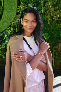 Chanel+Iman+Pandora+Garden+VIP+Launch+Moment+kZyR0_II5Nzx.jpg