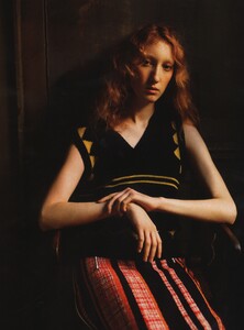 2019063594_11_THEHIVE_MODELS_LORNAFORAN_EDITORIAL_LORNAFORANJALOUSEBYCHARLOTTEHADDENANDNICCOTORELLI.thumb.jpg.36cabc49bcf3cf33cc481b6f8594fcd1.jpg