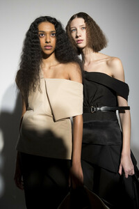 2041649237_phillip-lim-bks-m-rf19-2997(1).thumb.jpg.212d3eaefbf6a95e0a000018f2051fa3.jpg