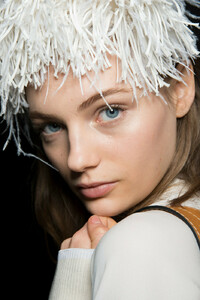 Loewe+Fall+2019+Backstage+sLs_Rd167zHx.jpg