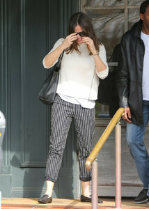 Jennifer+Garner+out+and+about+luu6g5igWgNx.jpg