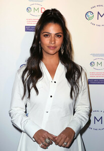 Camila+Alves+James+Cameron+Hosts+Book+Launch+SRRmRgAqKh2x.jpg