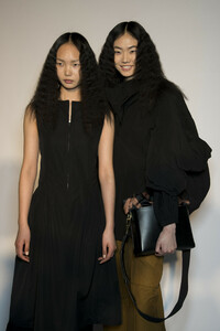 2105658058_phillip-lim-bks-v-rf19-4177(1).thumb.jpg.83e7e857b617d364a43bdadae5be5212.jpg