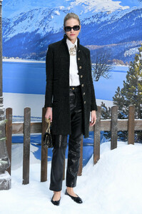 Sasha+Luss+Chanel+Photocall+Paris+Fashion+gI2X8UhCAmix.jpg