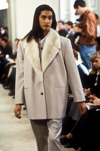 2123002375_Prada1990WomenRTW7.thumb.jpg.5e74b20291dd1770247d60ddfcf10902.jpg