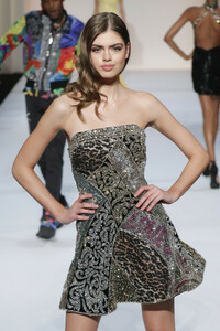 212897232_SherriHillNewYorkFashionWeekFebruaryi8h3euLN8_Zx.thumb.jpg.d084d0062505a44ce1708101b6360066.jpg