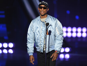 Pharrell+Williams+2019+iHeartRadio+Music+Awards+x0GcrZpvxqkx.jpg