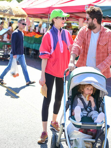 Whitney+Port+shopping+Farmer+Market+Studio+dhPQH_k8WW-x.jpg