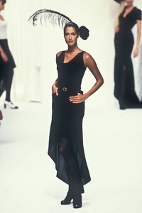 244546736_Chanel1994HauteCouture83.thumb.jpg.4c6c9e697bfb0e9f4ccce3e59e983565.jpg