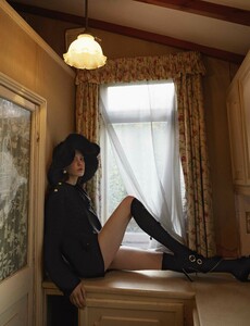 271892770_06_THEHIVE_MODELS_KAYSMETSERS_EDITORIAL_KAYSMETSERSPUSSPUSSMAGAZINEBYINALEKIEWICZANDRACHELBAKEWELL.thumb.jpg.c3488772c0712675ba93efe716943387.jpg