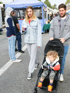 Whitney+Port+shopping+Farmer+Market+Studio+vufADEm9a8Ex.jpg