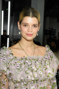 Pixie+Geldof+Giambattista+Valli+Front+Row+PbqtcT9lyQwx.jpg