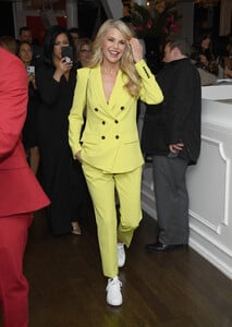 Christie+Brinkley+Hosts+Bella+New+York+Influencer+SHRVan4UZO2x.jpg