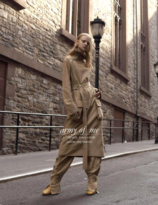 333434379_01_THEHIVE_MODELS_UNIAPAKHOMOVA_EDITORIAL_UNIAPAKHOMOVASCHONMAGAZINEBYFRANCOSCHICKEANDANGELMACAIS.thumb.jpg.f1b5826ded4ee58a7073d20508437650.jpg