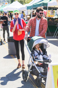 Whitney+Port+shopping+Farmer+Market+Studio+xYaidXK9wV9x.jpg