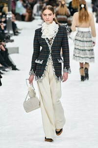 Nina Marker Chanel Fall 2019 RTW PFW 1.jpg