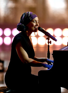 Alicia+Keys+2019+iHeartRadio+Music+Awards+mnbvXnWKDd-x.jpg