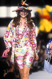 413069306_Chanel1991WomenRTW171.thumb.jpg.fd0ea36205c4dd0b14d9280c1dab5cfa.jpg