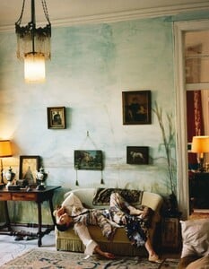 42d76ceff32b590fa9723e2cbf39b4f5496f6569_vogue_ewydanie_numer_13_page_180.thumb.jpg.a6f945115c9ff01e2e357f2a98d2e81f.jpg