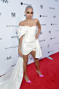 Slick+Woods+Daily+Front+Row+Fashion+LA+Awards+ziXXqhI4QyZx.jpg