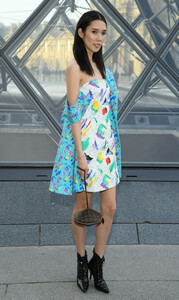 Tao+Okamoto+Louis+Vuitton+Photocall+Paris+VUcisIRGRq5x.jpg