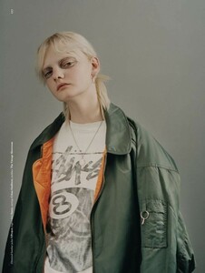 465023089_02_THEHIVE_MODELS_UNIAPAKHOMOVA_EDITORIAL_UNIAPAKHOMOVADAZEDBYVENETIASCOTTANDPOPPYKAIN.thumb.jpg.d32f11c5f2d1d961584f46c81d3558a8.jpg
