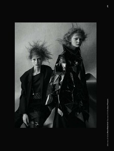 466871389_01_THEHIVE_MODELS_UNIAPAKHOMOVA_EDITORIAL_UNIAPAKHOMOVADAZEDBYJULIAHETTAANDHANNESHETTA.thumb.jpg.72e0ab0512b414b7ff7a1fa0aedcea54.jpg