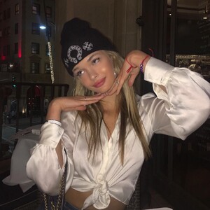 iamcarolinamarie - BpfMw3YAI7u.jpg