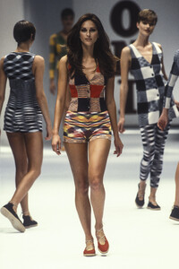 4_missoni-ss-1994-6_html.thumb.JPEG.e158aabee895b41675edba1957106565.JPEG