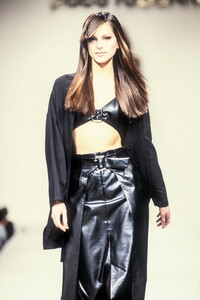 510590106_PacoRabanne1993WomenRTW21.thumb.jpg.d84598438e3ec71f339fc3044a1a2460.jpg