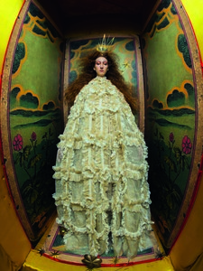 523239444_00_THEHIVE_MODELS_LORNAFORAN_EDITORIAL_LORNAFORANANOTHERMAN25MODERNMYTHOLOGIESBYTIMWALKERANDKATYENGLAND.thumb.jpg.5ab85cf18d2b316d3ecf7fbc808e7b97.jpg
