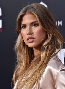 54931749_kara_del_toro_173.jpg