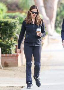 Jennifer+Garner+out+and+about+Gc0V7LNbfTvx.jpg