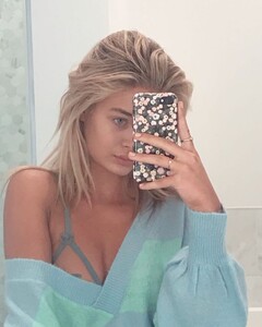 beautifulblondesinspo - BvGBUr3AXIS.jpg