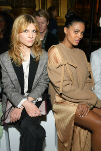 Tina+Kunakey+Stella+McCartney+Front+Row+Paris+h_dOM2ZOf4Jx.jpg