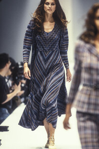 5_missoni-ss-1994-7_html.thumb.JPEG.240a3f93a422563c4d92f9217af4770b.JPEG