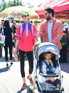 Whitney+Port+shopping+Farmer+Market+Studio+PAOrWO9BWt6x.jpg