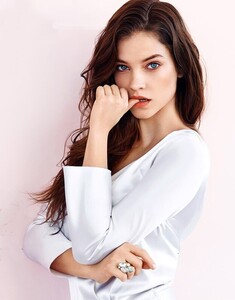 625full-barbara-palvin.jpg