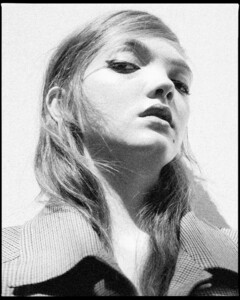 658908077_22_THEHIVE_MODELS_ELLIASOPHIA_BOOK.thumb.jpg.2ef72b2acb611463dfcdc0861c518de5.jpg