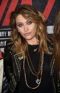 Paris+Jackson+Premiere+Netflix+Dirt+Arrivals+g7U566K4Pc_x.jpg