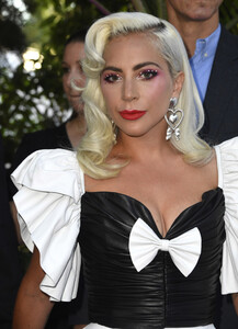 Lady+Gaga+Daily+Front+Row+5th+Annual+Fashion+ILtzEKsHHrUx.jpg