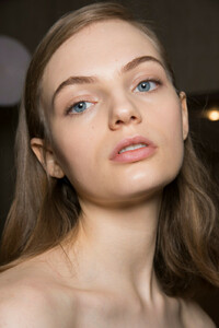 Loewe+Fall+2019+Backstage+50OwESIjcJ3x.jpg