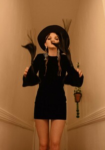 735822706_09_THEHIVE_MODELS_ELLIASOPHIA_BOOK.thumb.jpg.ee4563c92754675fe65a14f8eca21a8c.jpg
